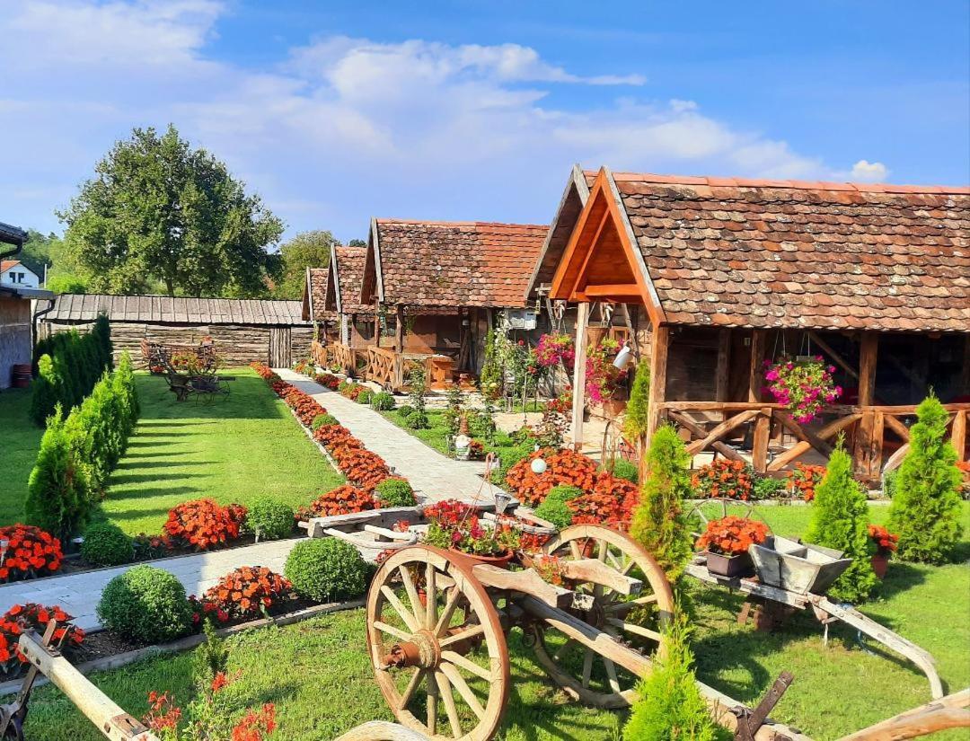Hotel Etno Selo Eden Zeravacki Potok Esterno foto