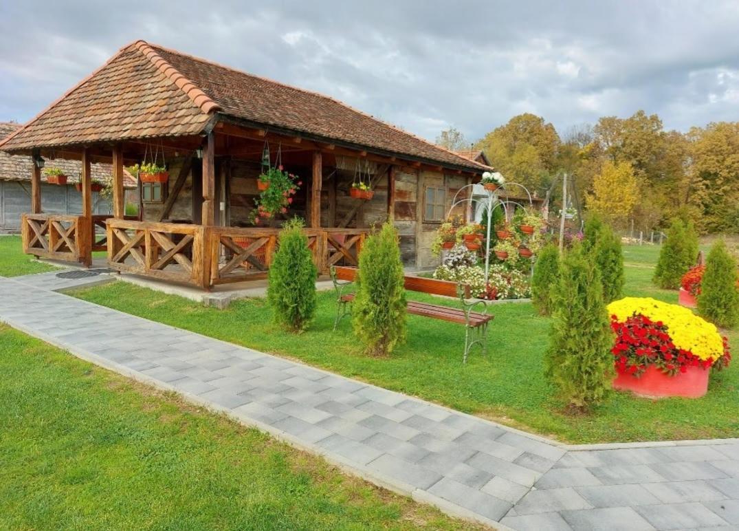Hotel Etno Selo Eden Zeravacki Potok Esterno foto
