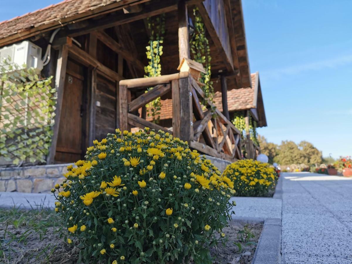 Hotel Etno Selo Eden Zeravacki Potok Esterno foto
