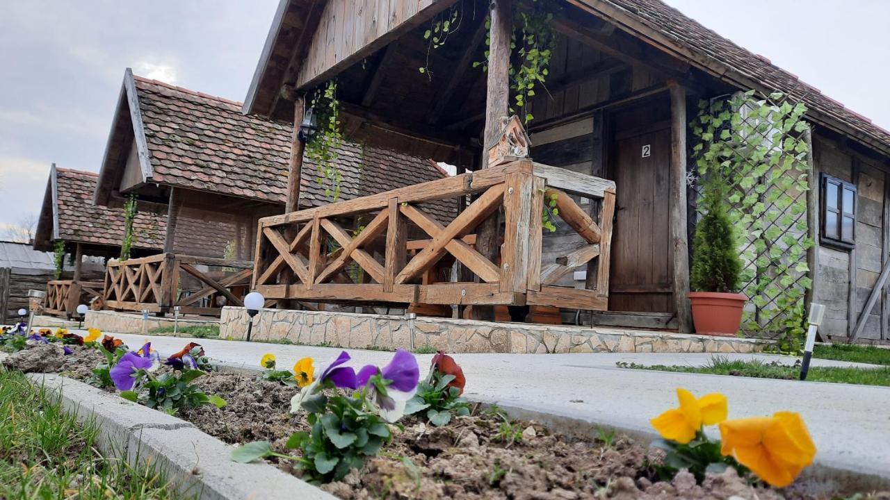 Hotel Etno Selo Eden Zeravacki Potok Esterno foto