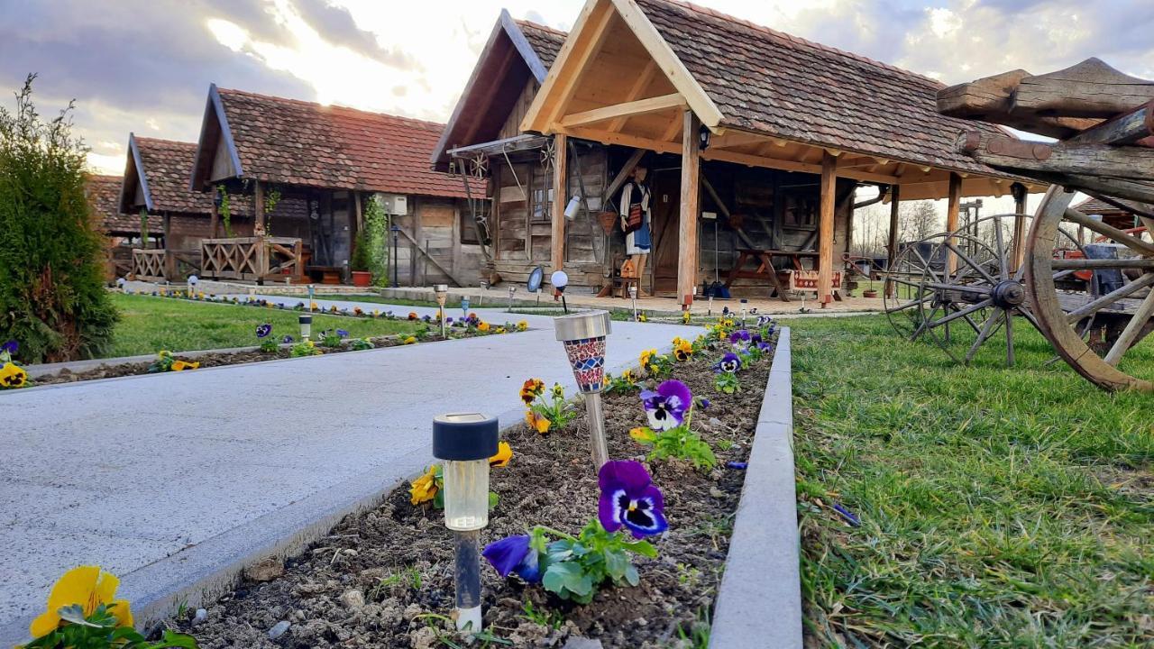 Hotel Etno Selo Eden Zeravacki Potok Esterno foto